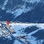 Appartement Renove, Ski Au Pied, En Plein Centre De Courchevel Moriond - Fr-1-563-59